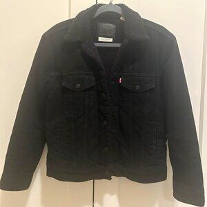 Levi's Premium 90s Sherpa Trucker Jacket - Women XS (New - Barely used)